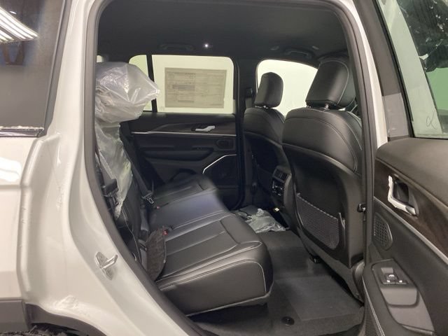 Used 2026 Jeep Grand Cherokee Limited AWD/4WD image 25