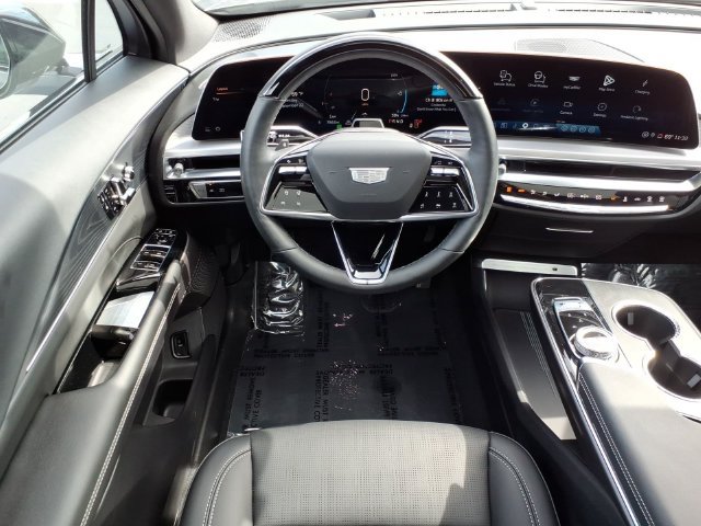 Used 2026 Cadillac Lyriq Luxury AWD/4WD image 16