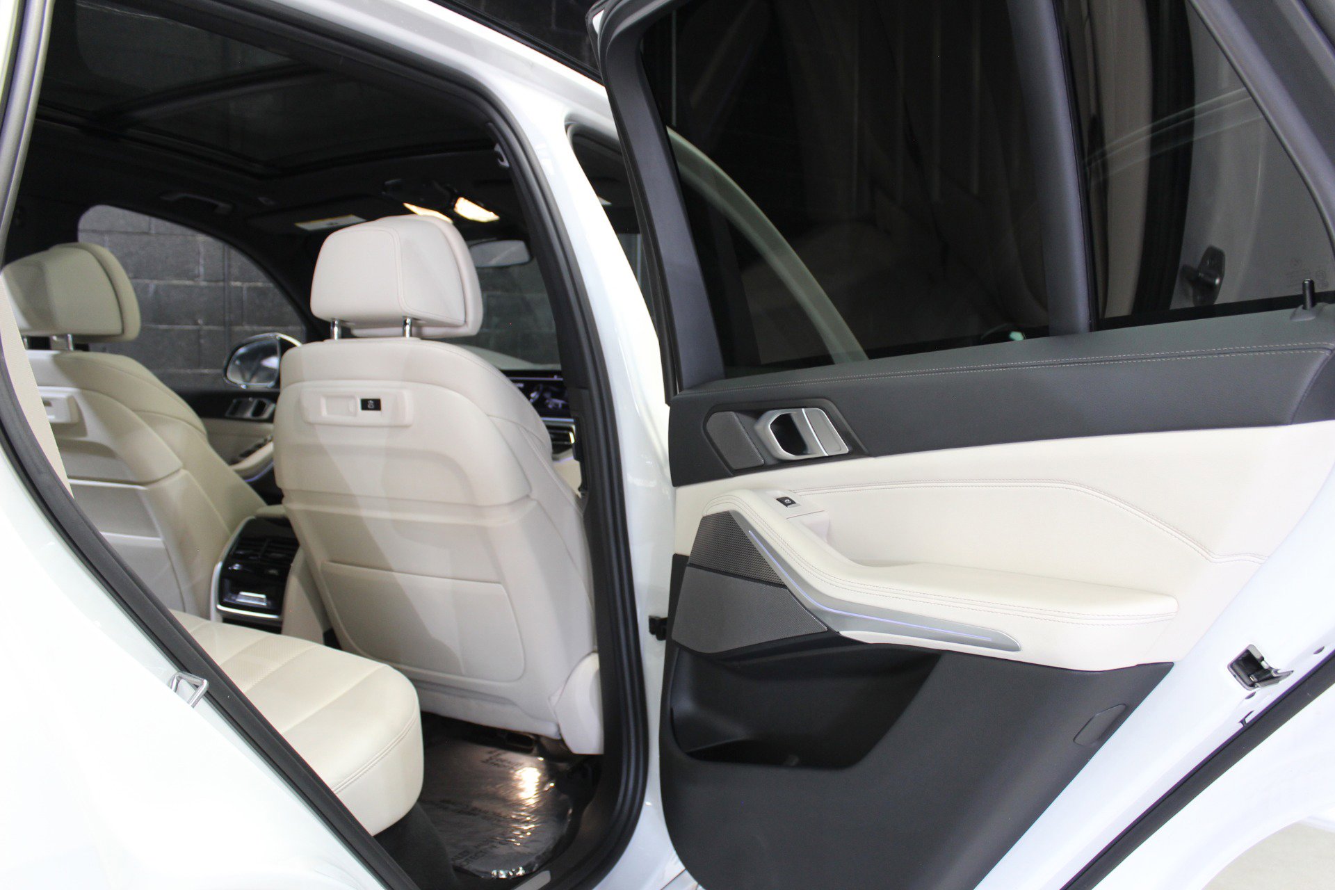 Used 2021 BMW X5 sDrive40i w/ M Sport Package image 36