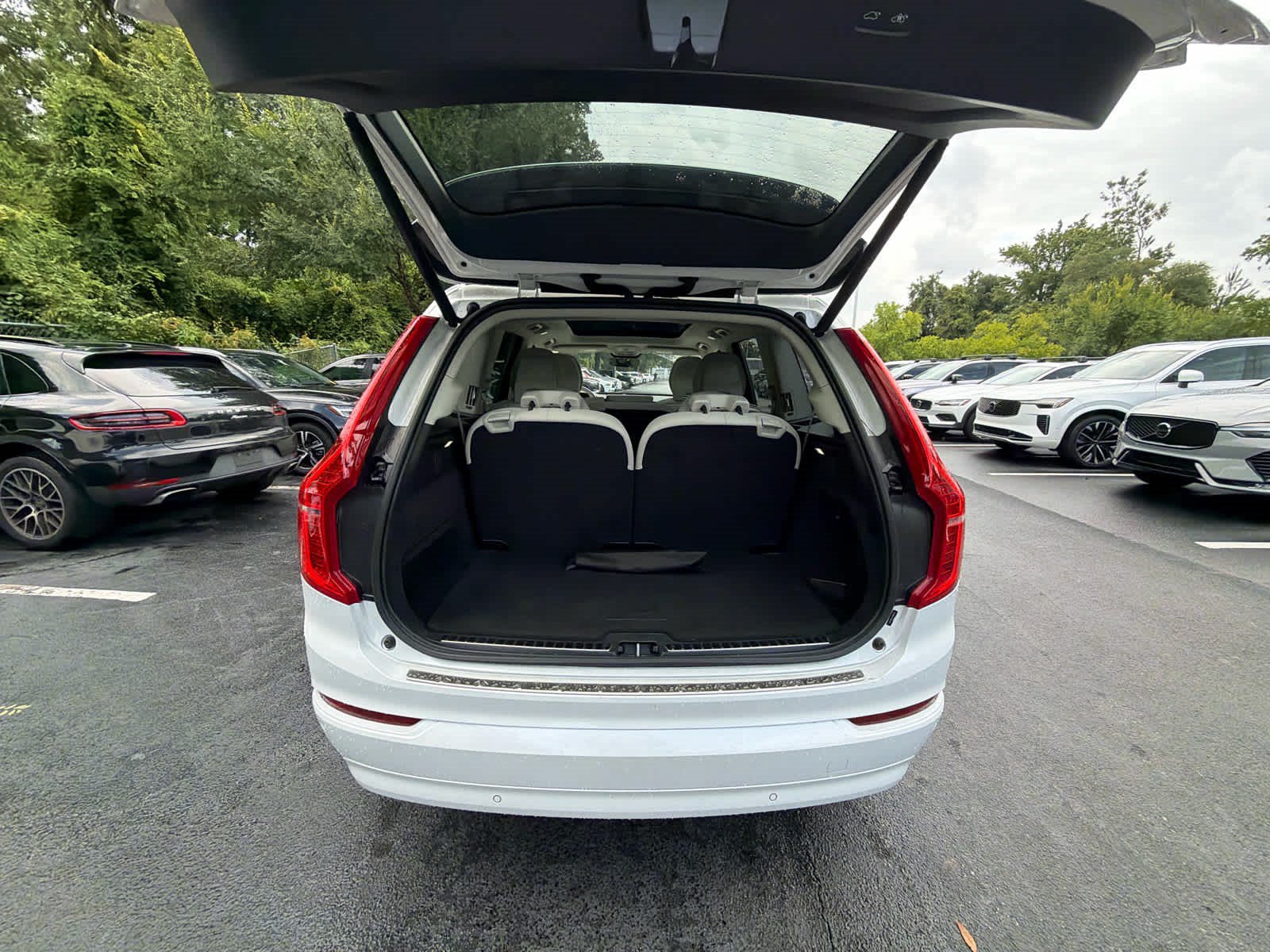 Used 2023 Volvo XC90 B5 Core AWD/4WD image 24