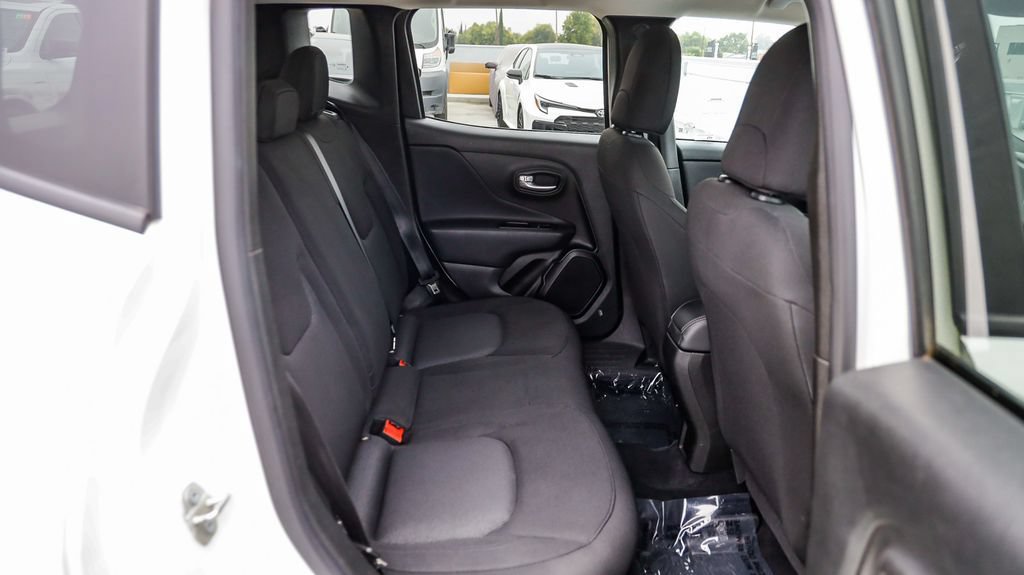 Used 2023 Jeep Renegade Latitude AWD/4WD image 19