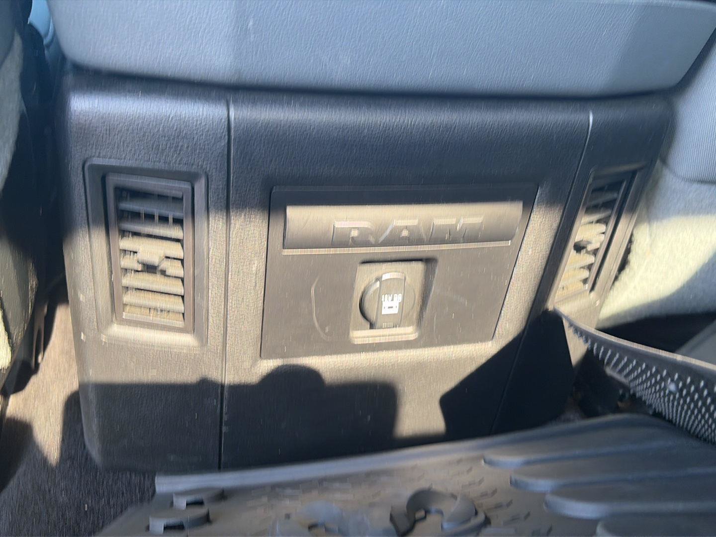 Used 2018 RAM 1500 SLT AWD/4WD image 17