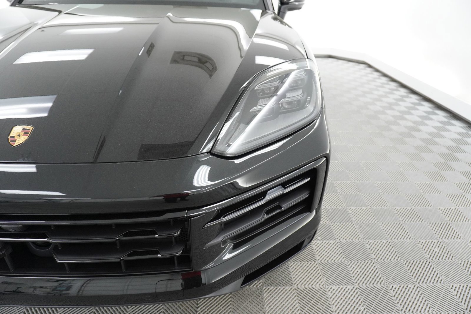 Certified 2025 Porsche Cayenne image 13