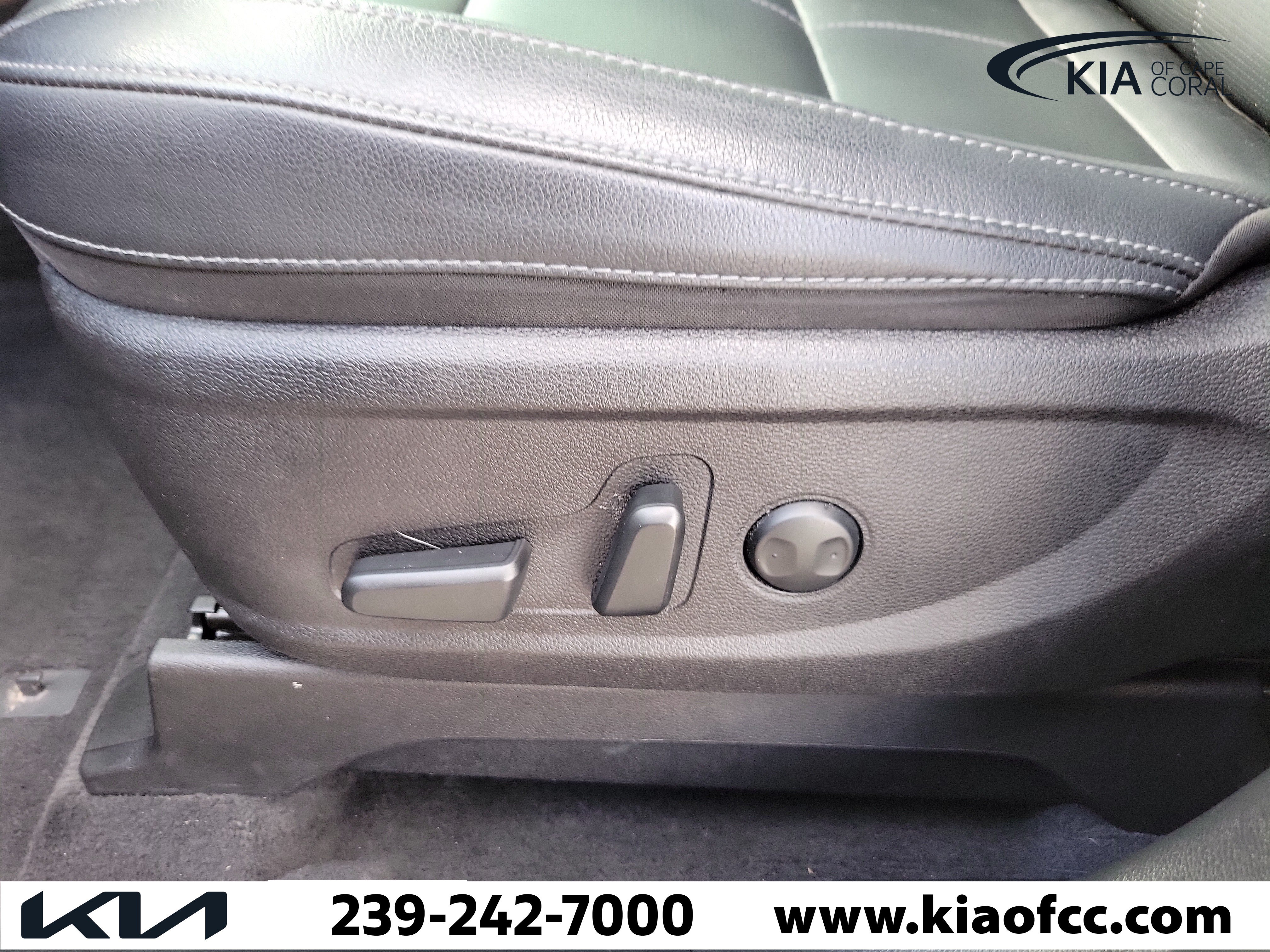 Certified 2024 Kia Telluride EX w/ EX Captain's Chair Package FWD image 23
