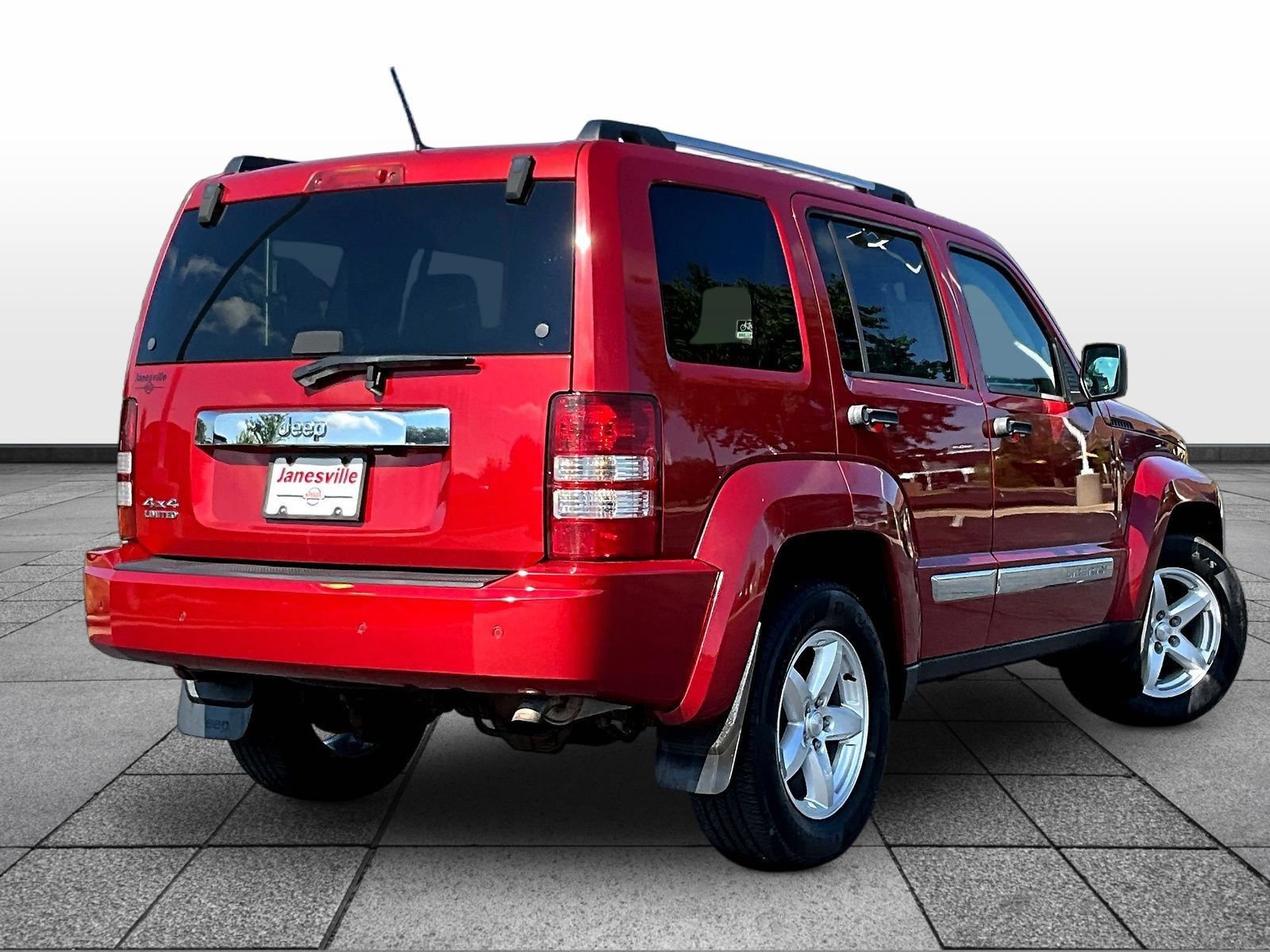 Used 2010 Jeep Liberty Limited w/ Comfort/Convenience Group AWD/4WD image 7
