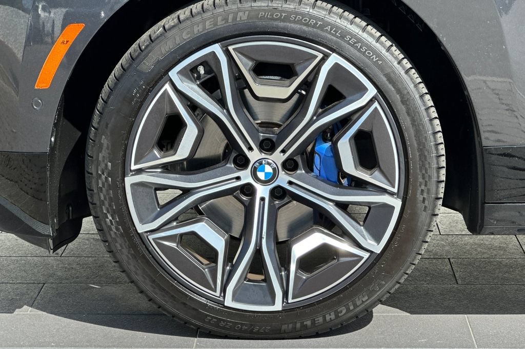 Used 2024 BMW iX xDrive50 w/ Sport Package AWD/4WD image 33