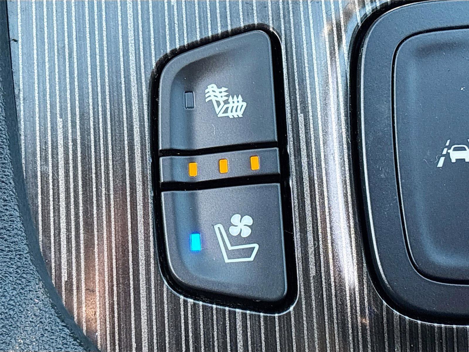 Used 2021 GMC Acadia SLT w/ Elevation Edition image 23