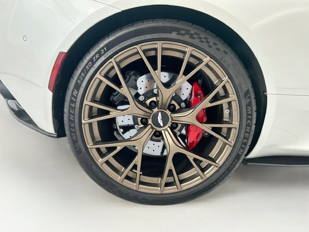 Used 2025 Aston Martin DB12 Coupe RWD image 30