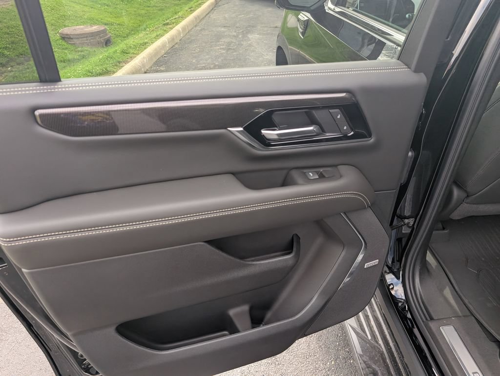 New 2026 GMC Yukon XL Elevation w/ Elevation Premium Package AWD/4WD image 11
