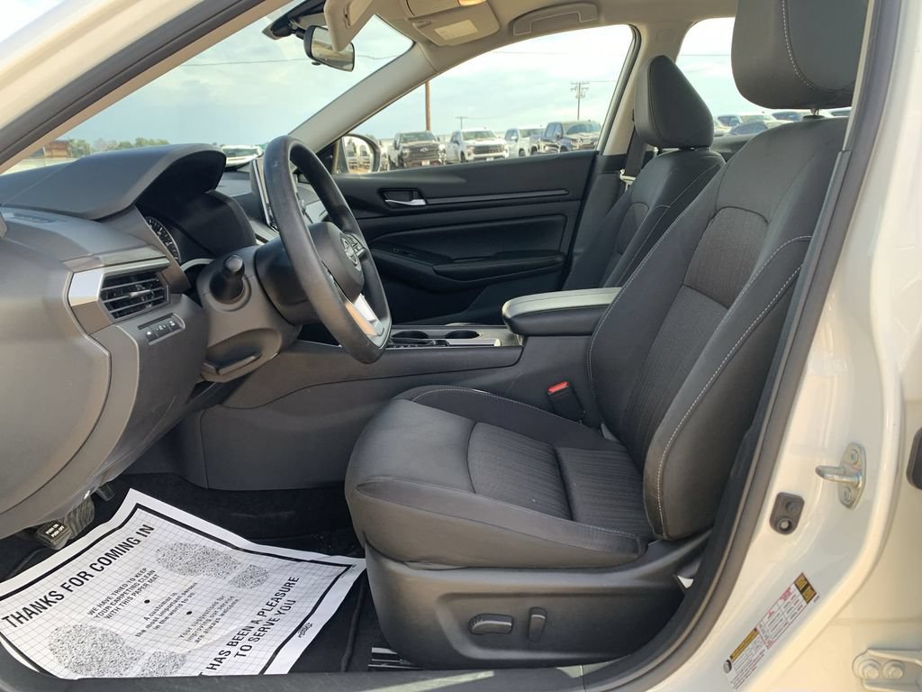 Used 2025 Nissan Altima 2.5 SV FWD image 17