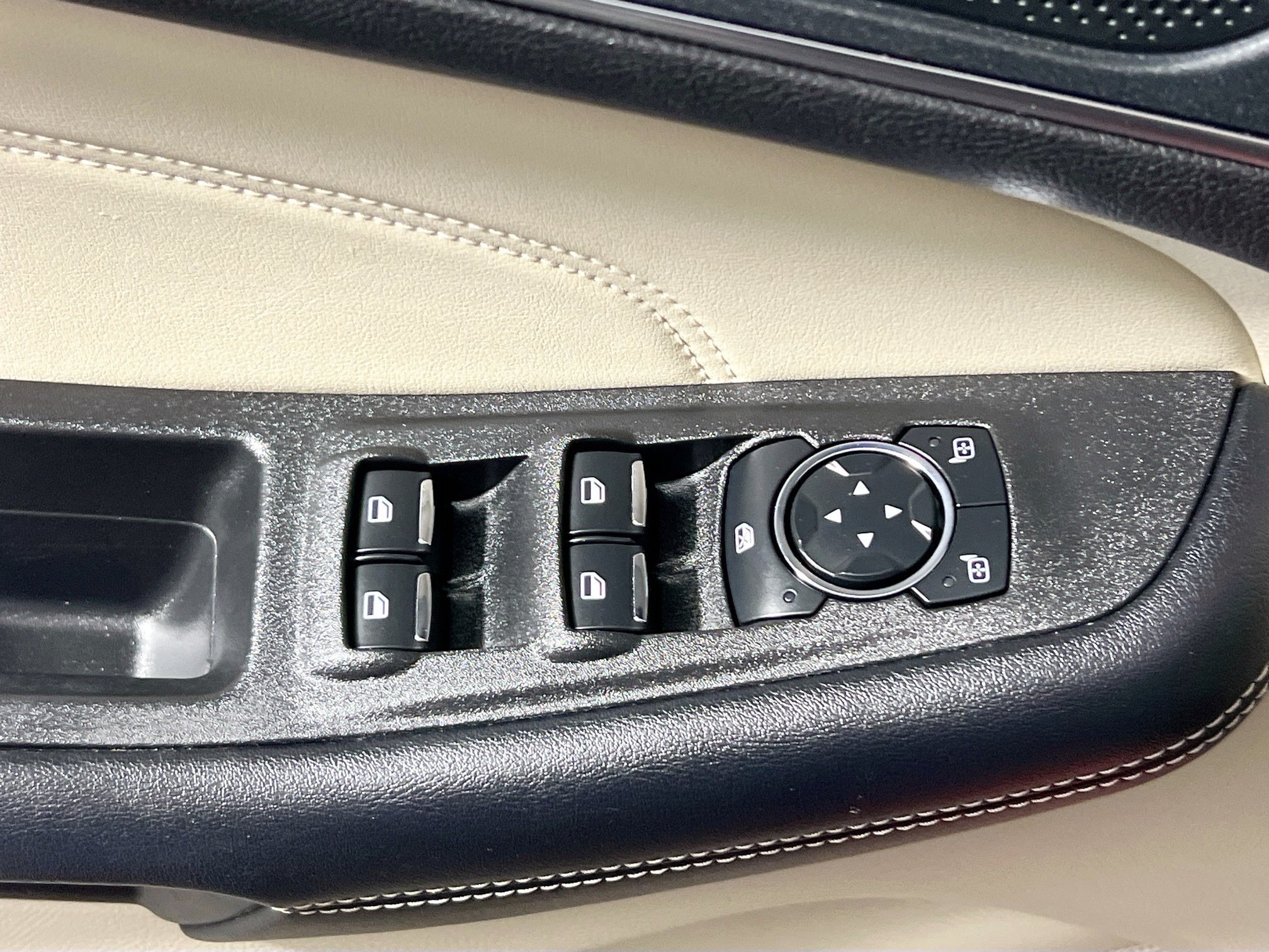 Used 2024 Ford Edge Titanium AWD/4WD image 16