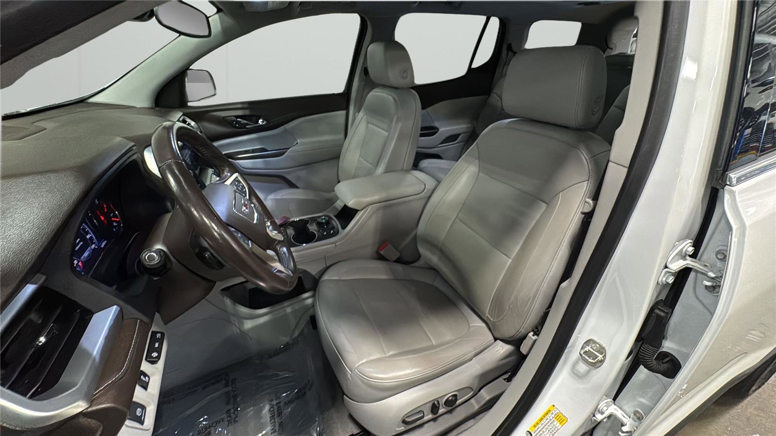 Used 2020 GMC Acadia SLT w/ Driver Alert Package II image 10