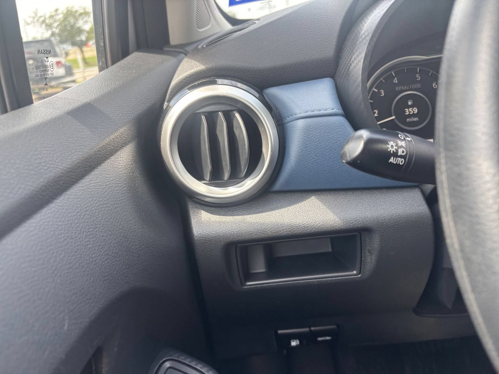 Used 2025 Nissan Versa SV FWD image 32