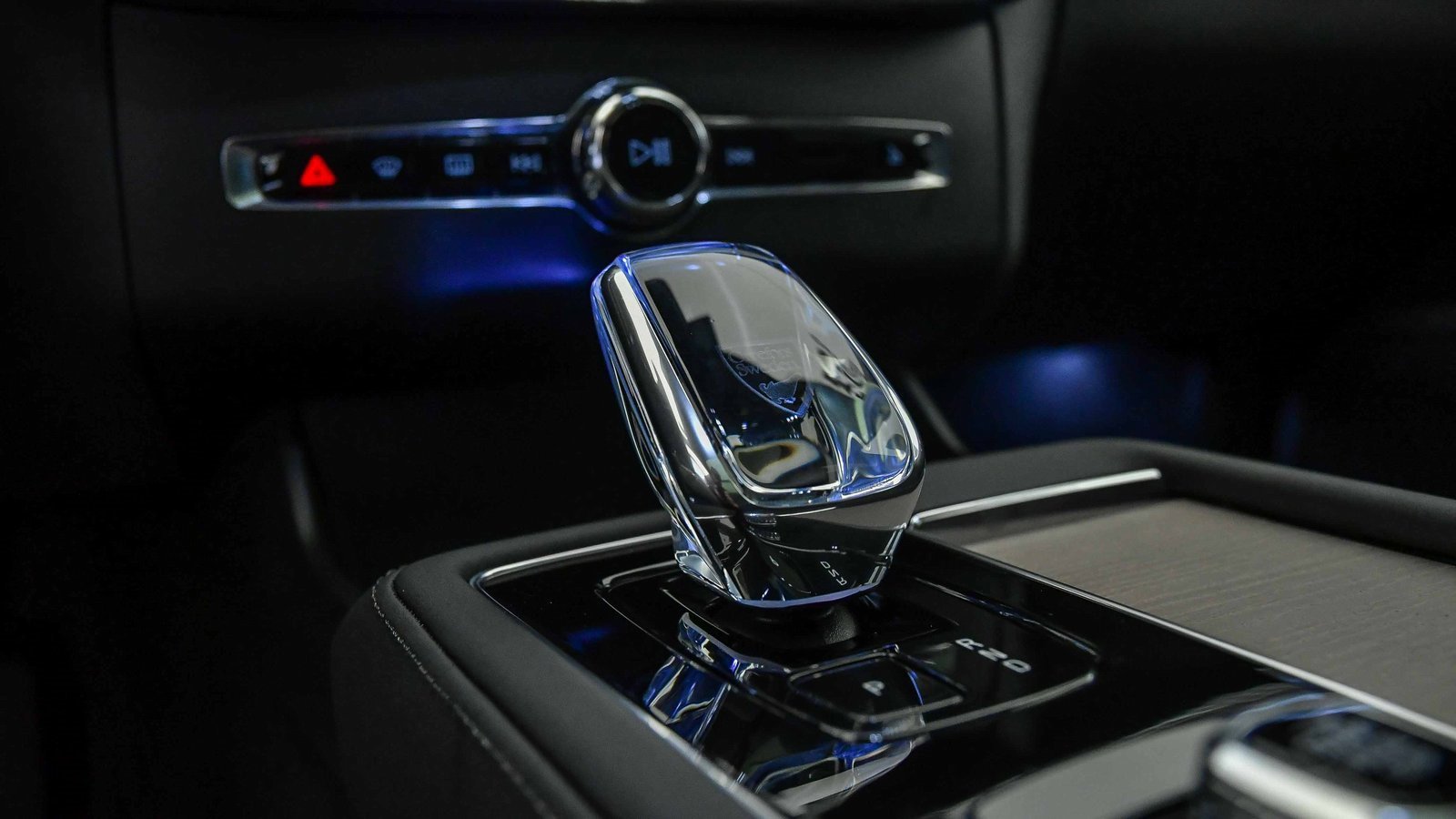 Certified 2025 Volvo XC90 B6 Plus w/ Protection Package Premier image 28