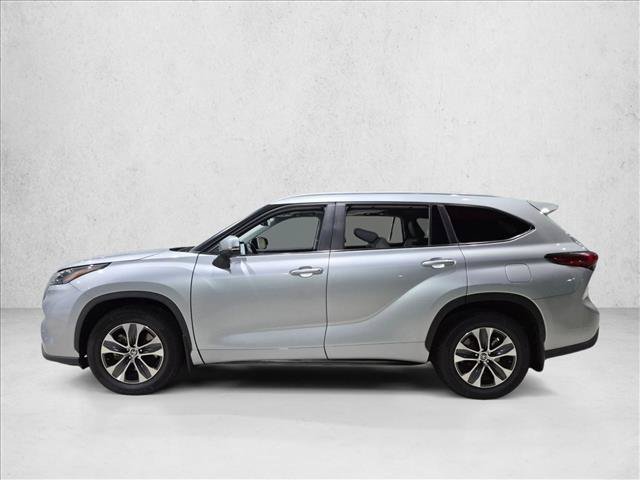 Used 2023 Toyota Highlander XLE FWD image 5