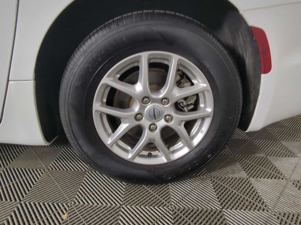 Used 2024 Chrysler Pacifica Touring-L image 10