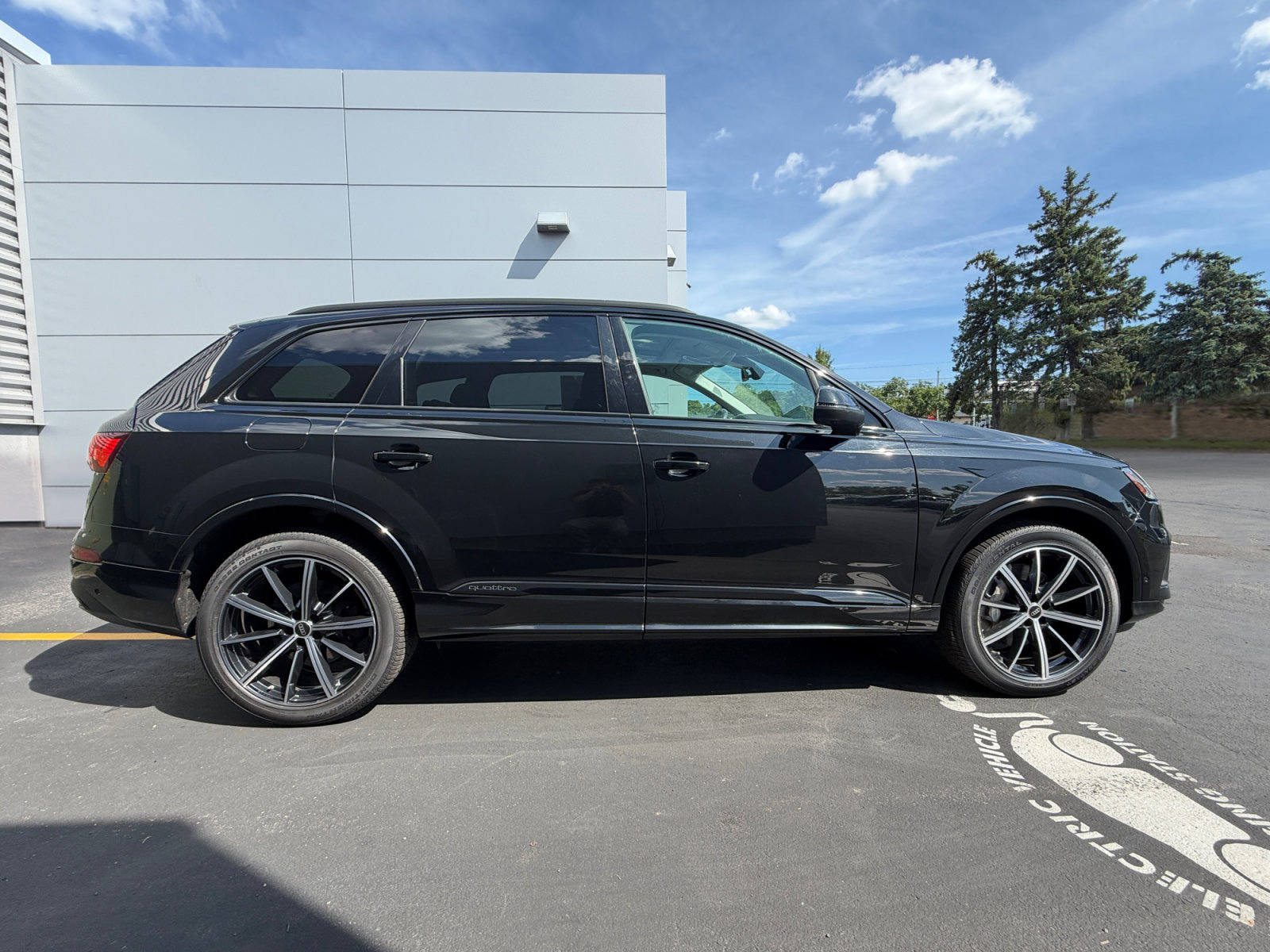Used 2023 Audi Q7 3.0T Premium Plus w/ Premium Plus Package AWD/4WD image 9