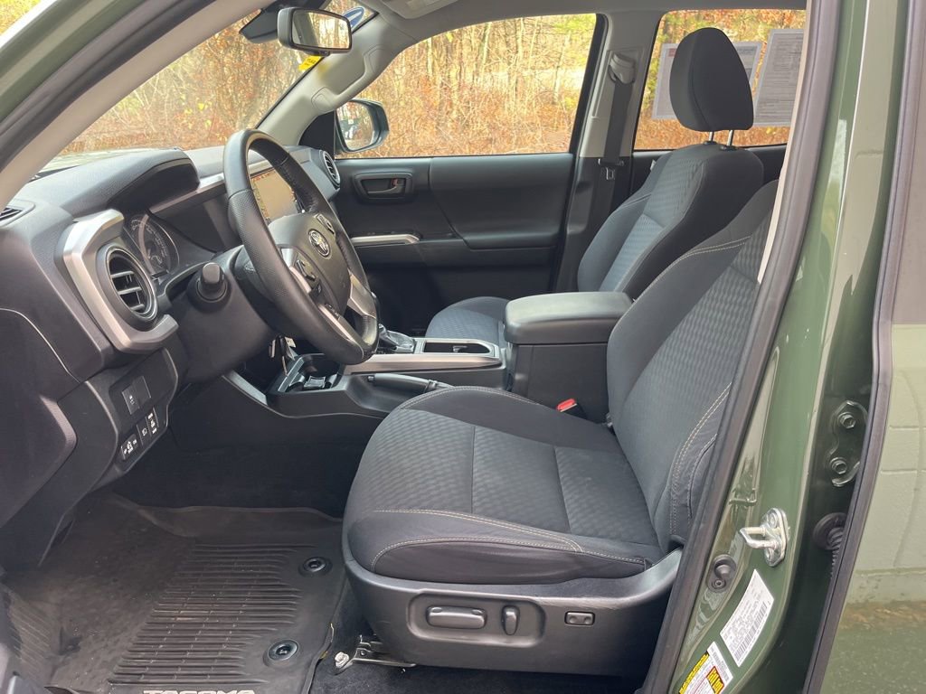 Used 2021 Toyota Tacoma SR5 w/ Trail Edition image 15