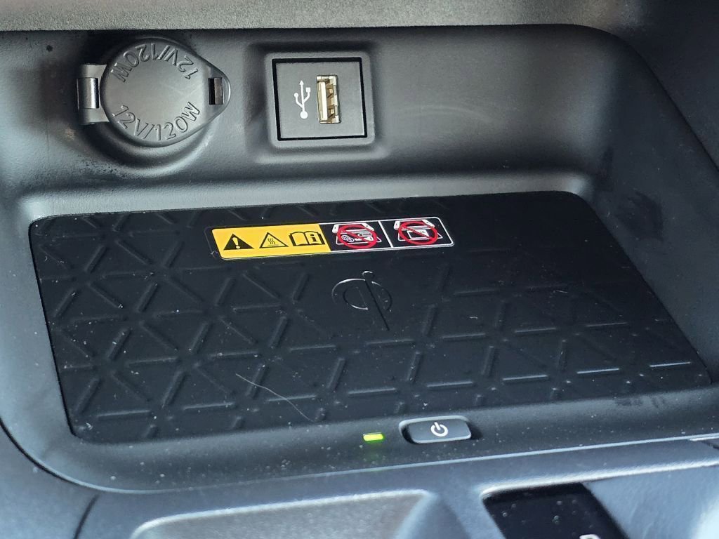 Used 2025 Toyota RAV4 XLE Premium image 46