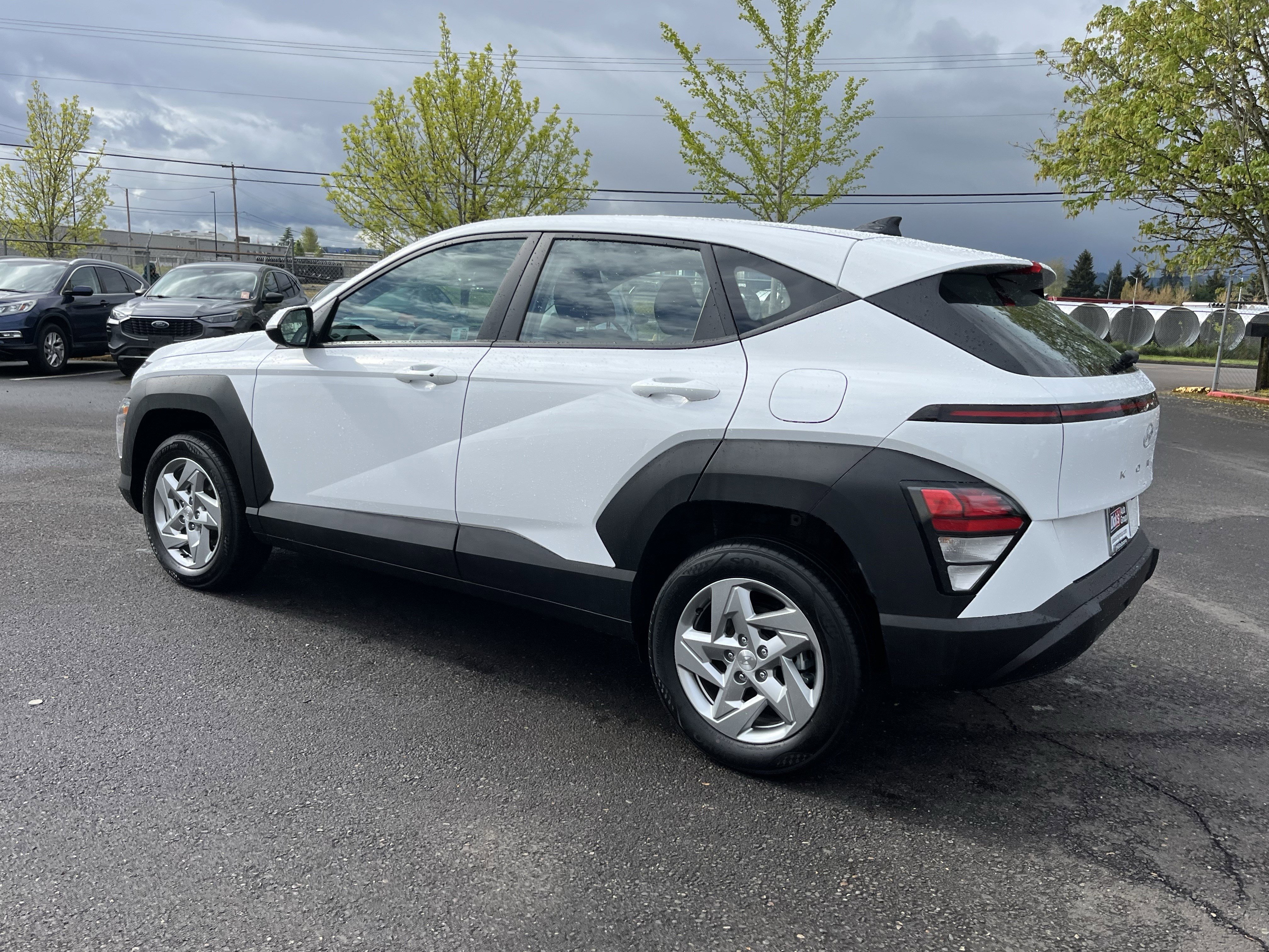 Used 2024 Hyundai Kona SE image 3