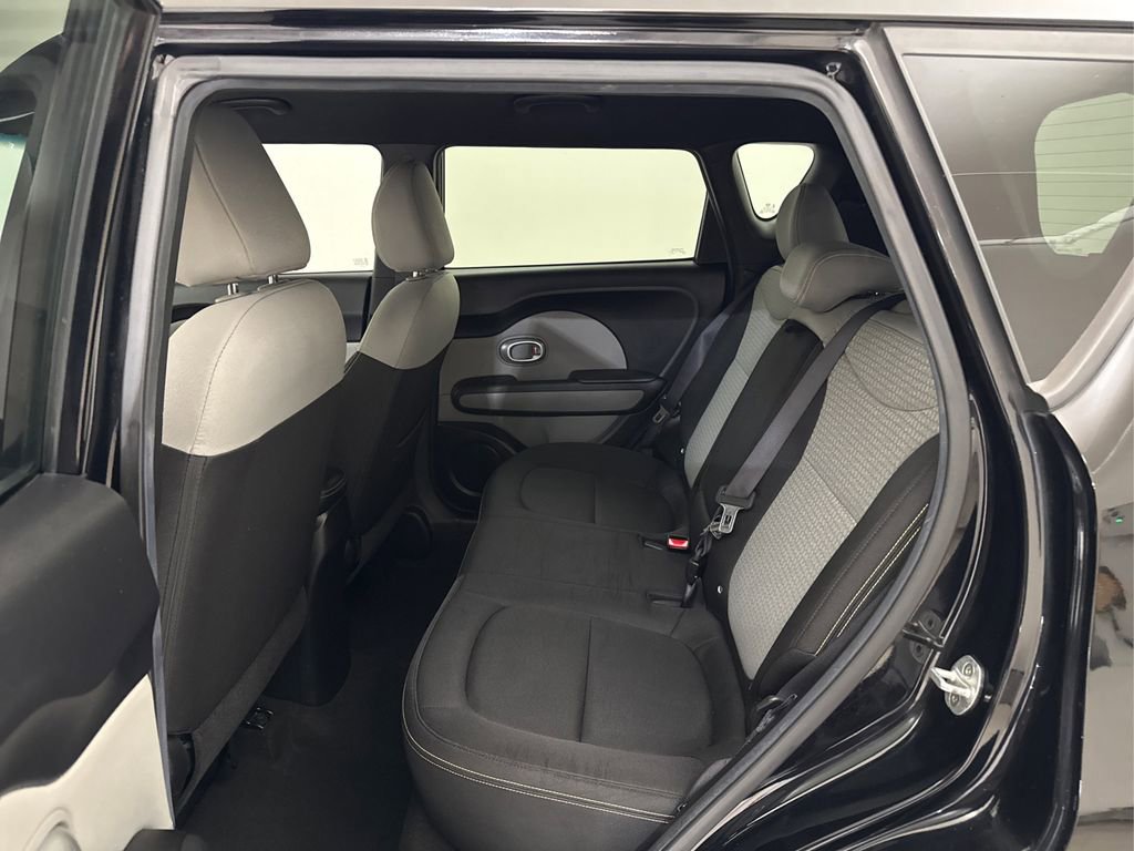 Used 2016 Kia Soul + image 25