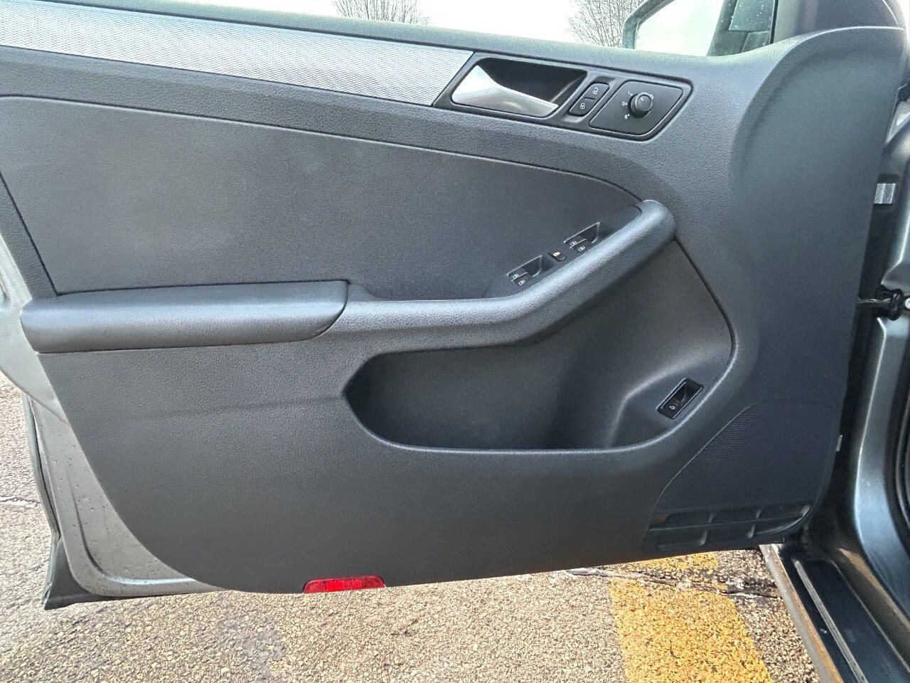 Used 2017 Volkswagen Jetta S image 26