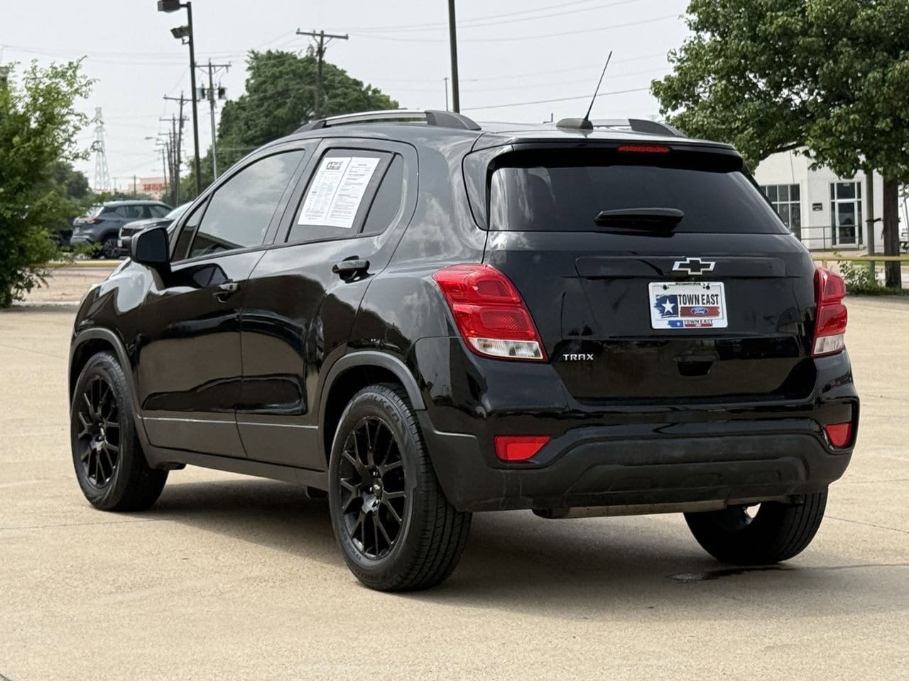 Used 2021 Chevrolet Trax LT w/ Midnight Edition FWD image 5
