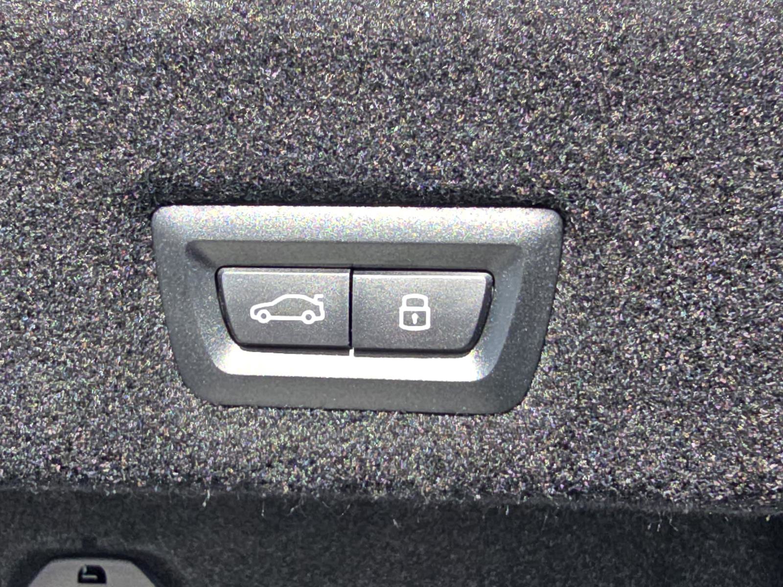 New 2026 BMW 750e xDrive image 12