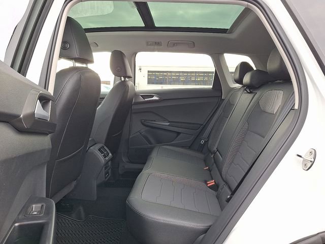 New 2026 Volkswagen Taos SE image 5