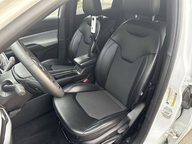 Used 2023 Jeep Compass Latitude image 13