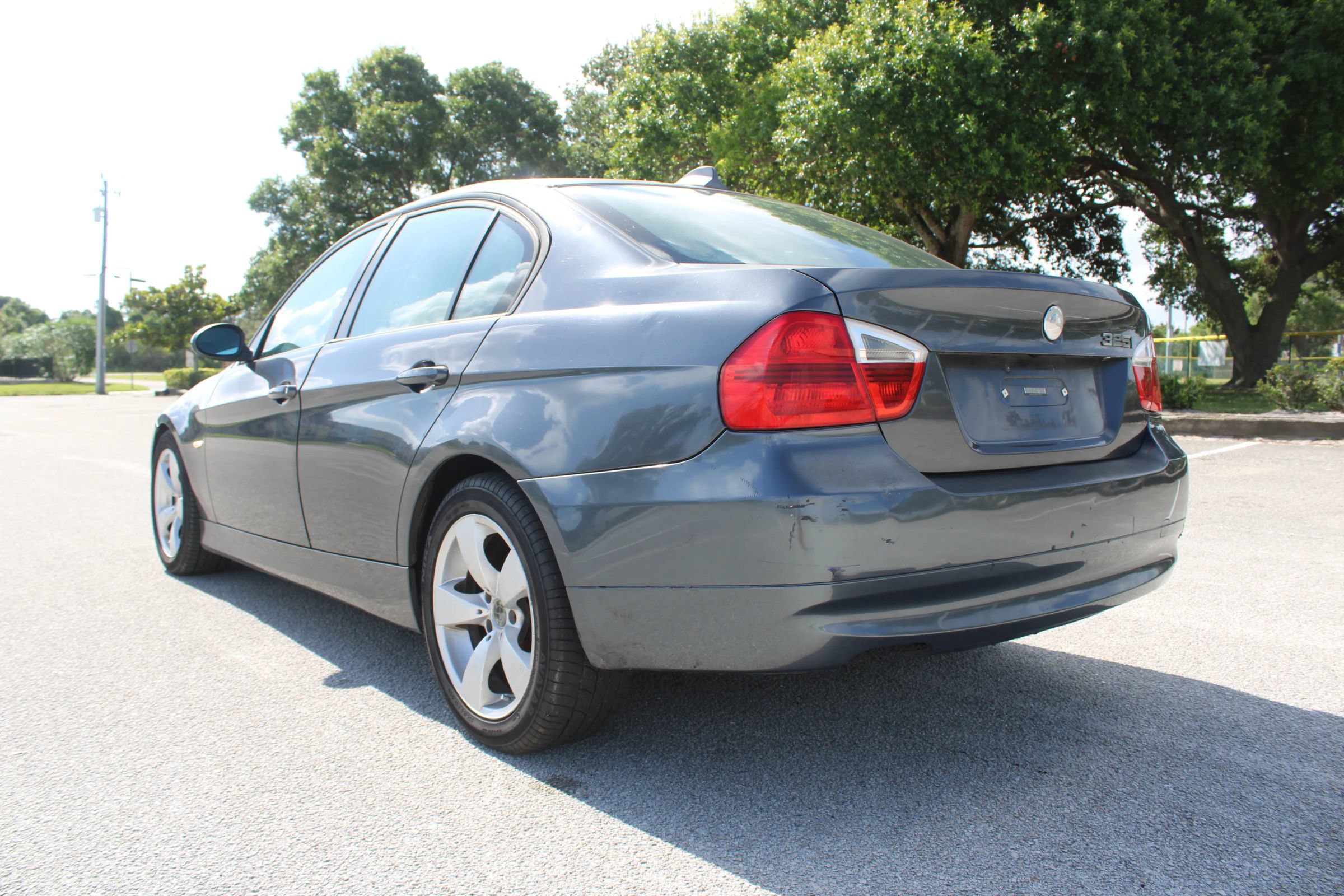 Used 2006 BMW 325i Sedan RWD image 5