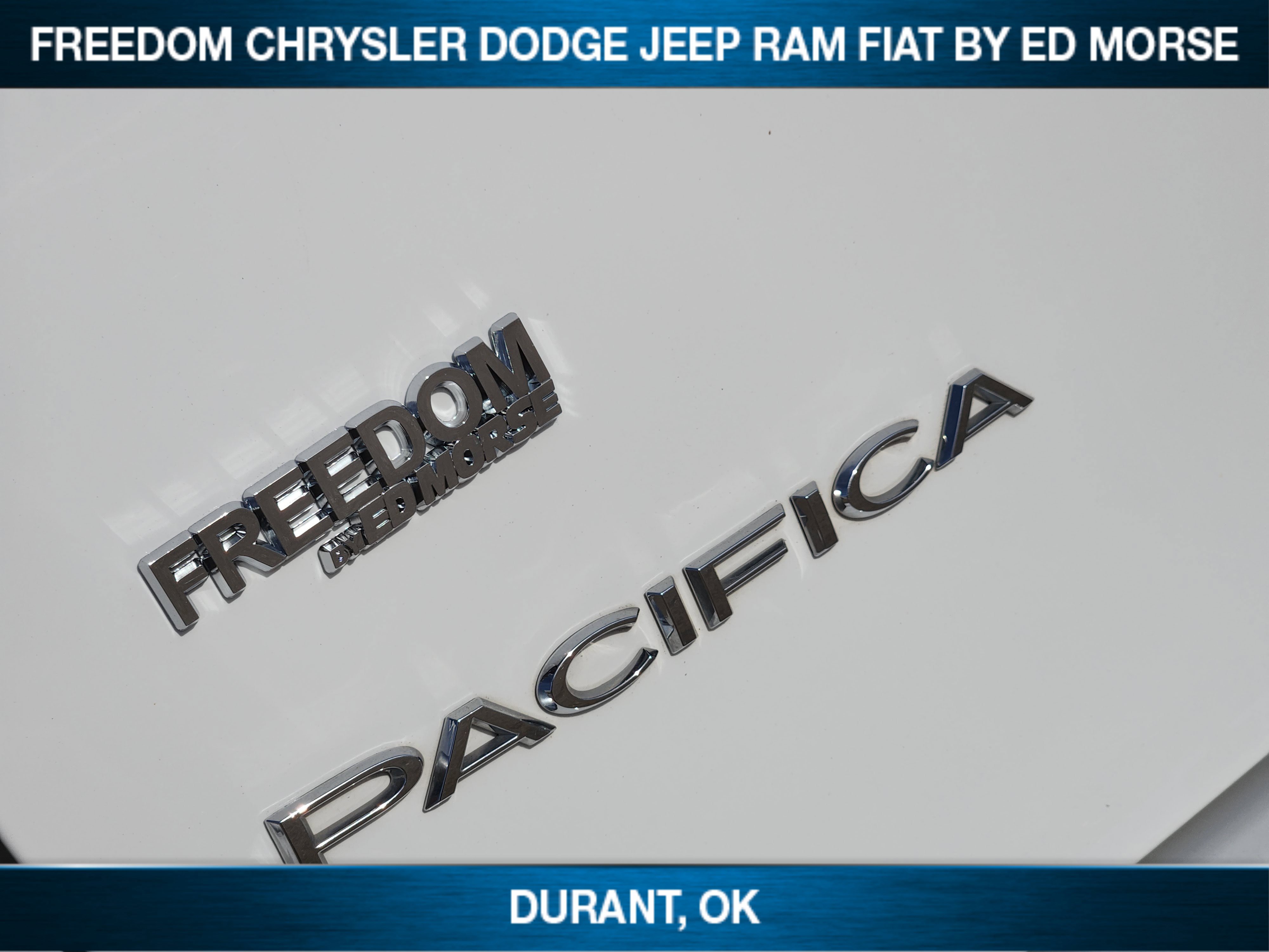 Used 2024 Chrysler Pacifica Touring-L image 9