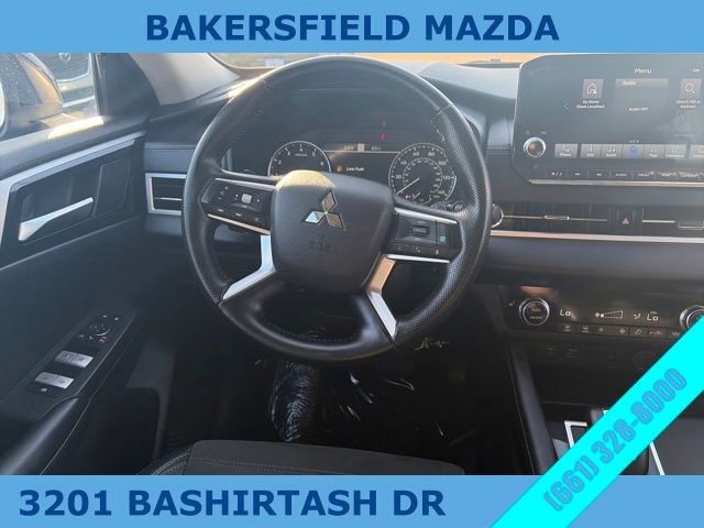 Used 2024 Mitsubishi Outlander SE image 13