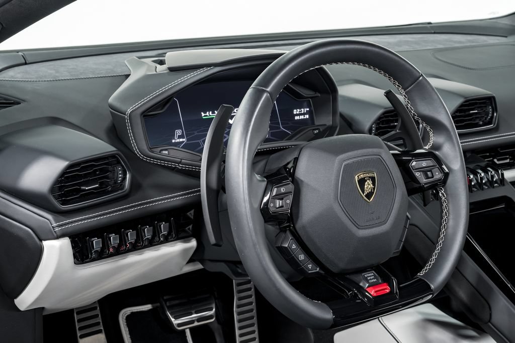 Used 2020 Lamborghini Huracan EVO RWD image 13
