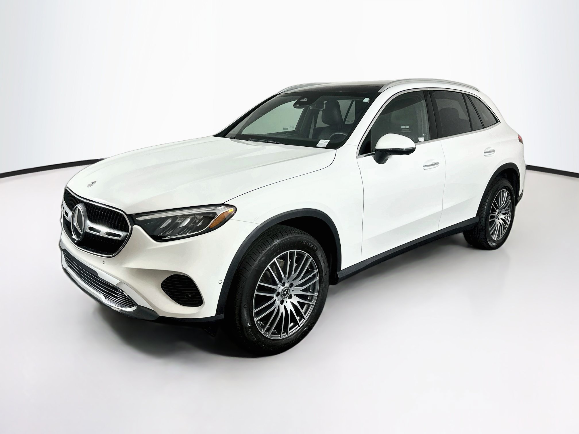 Used 2025 Mercedes-Benz GLC 300 image 3