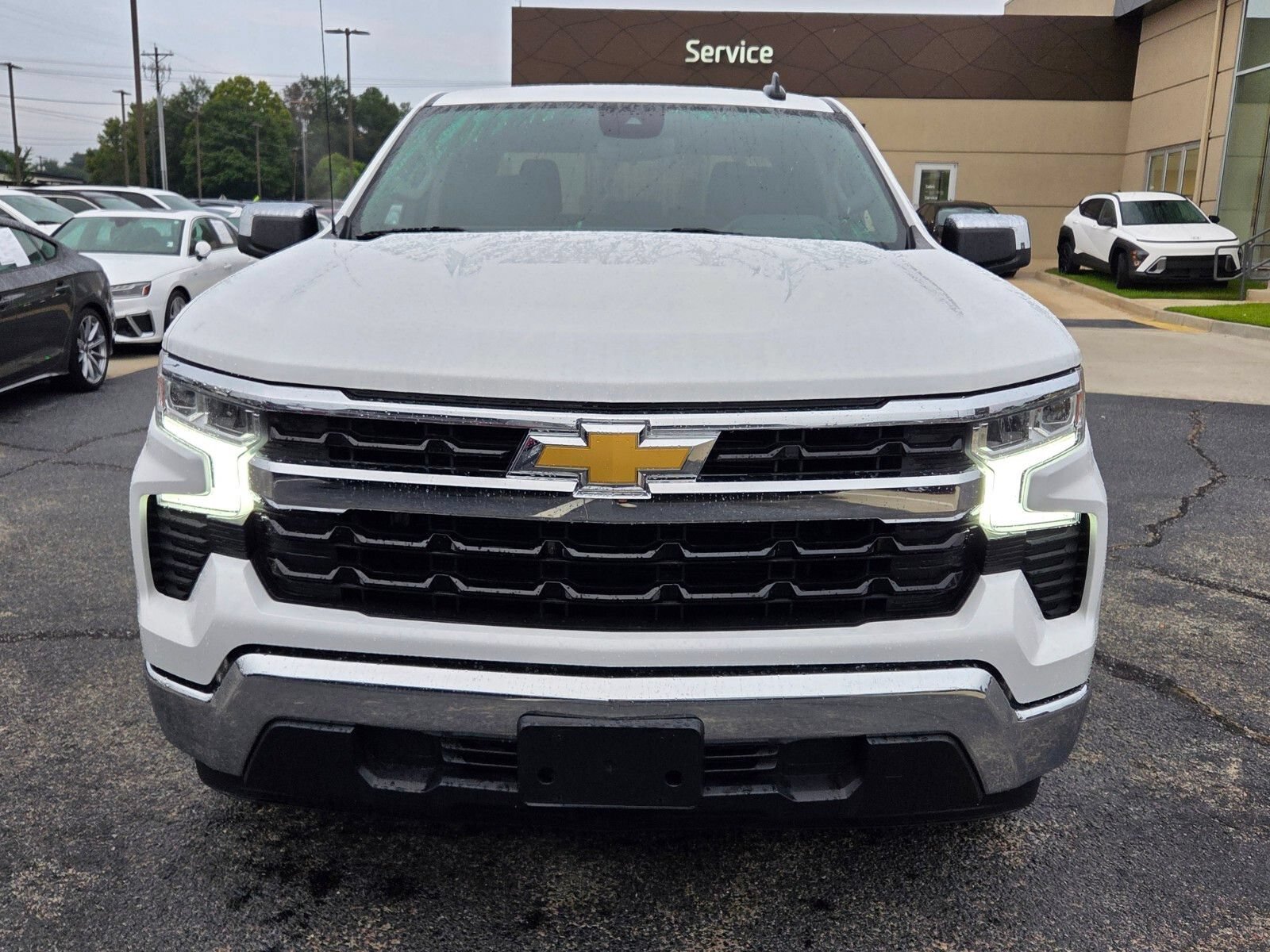 Used 2025 Chevrolet Silverado 1500 LT RWD image 2