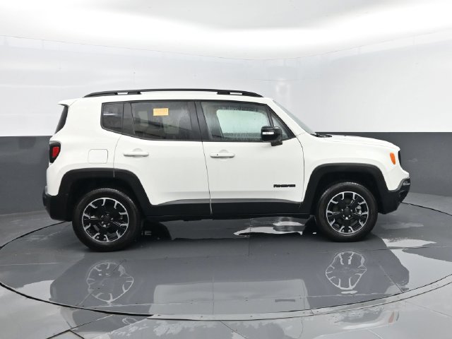 Used 2023 Jeep Renegade Latitude AWD/4WD image 4