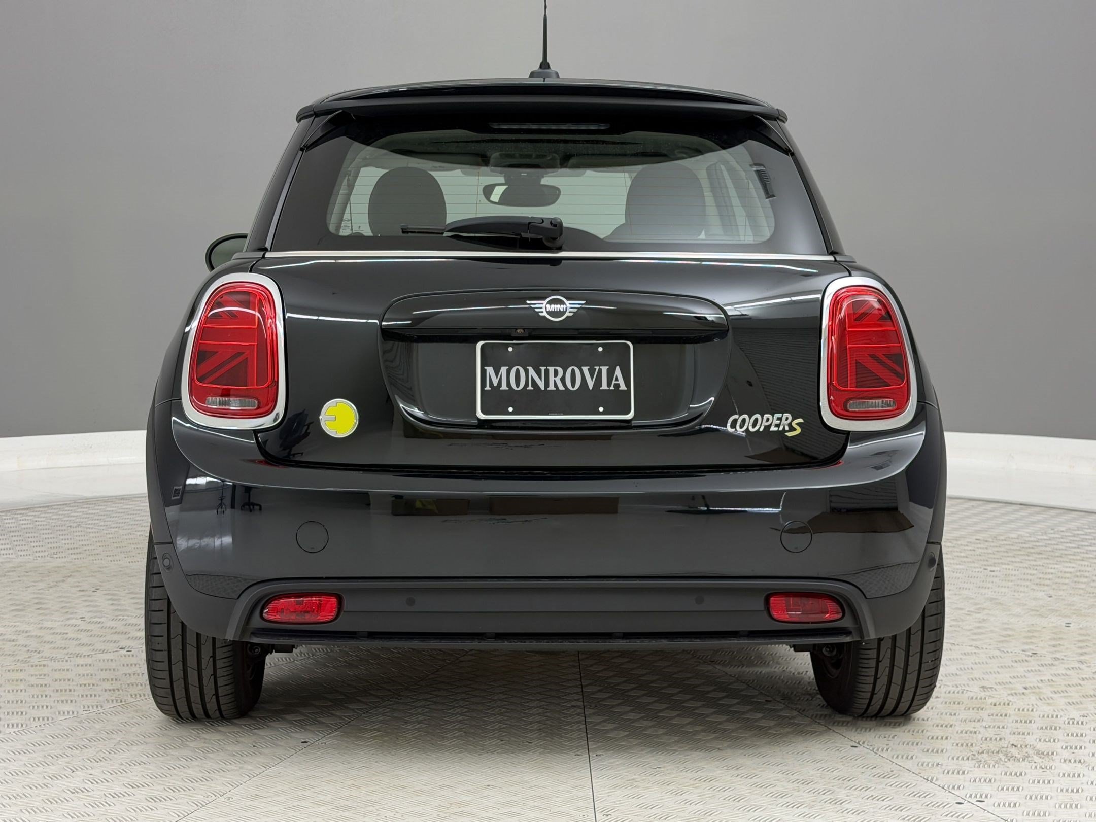 Certified 2024 MINI Cooper SE FWD image 10