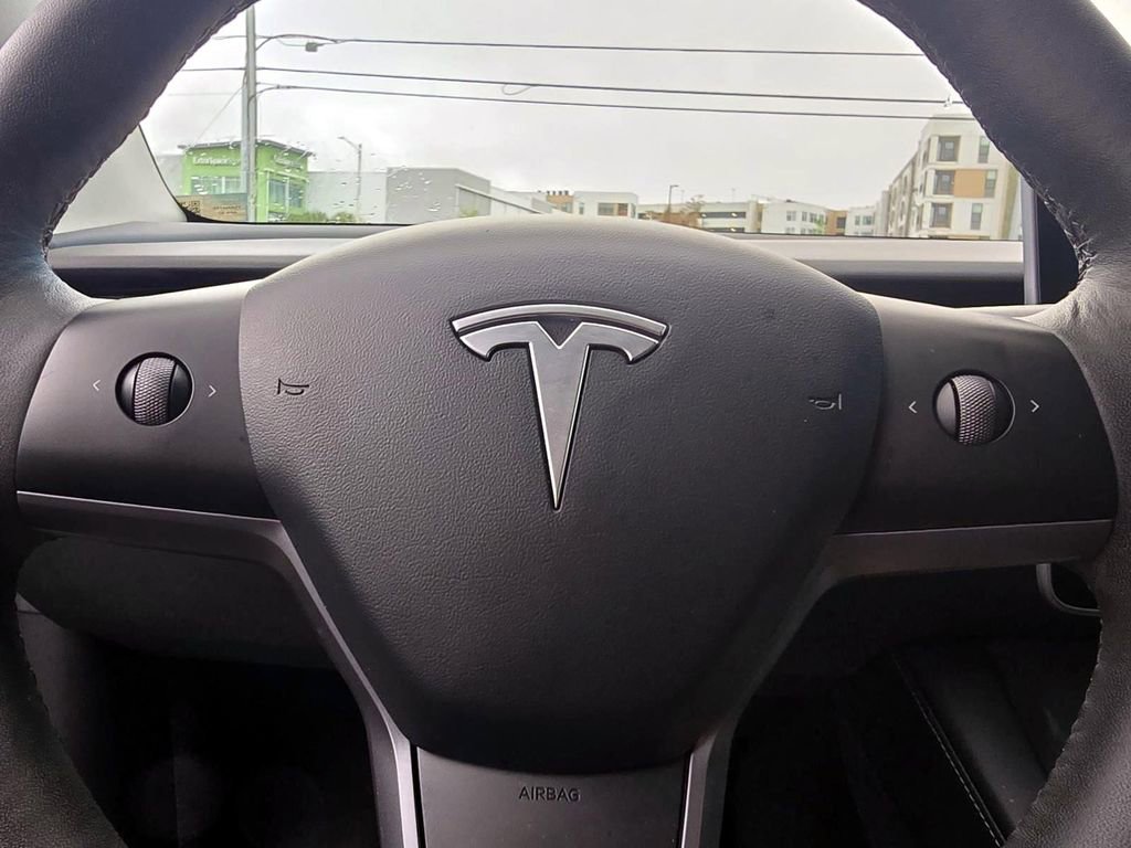 Used 2022 Tesla Model Y Performance image 11