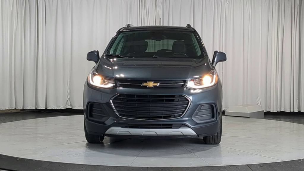 Used 2021 Chevrolet Trax LT w/ Driver Confidence Package FWD image 3