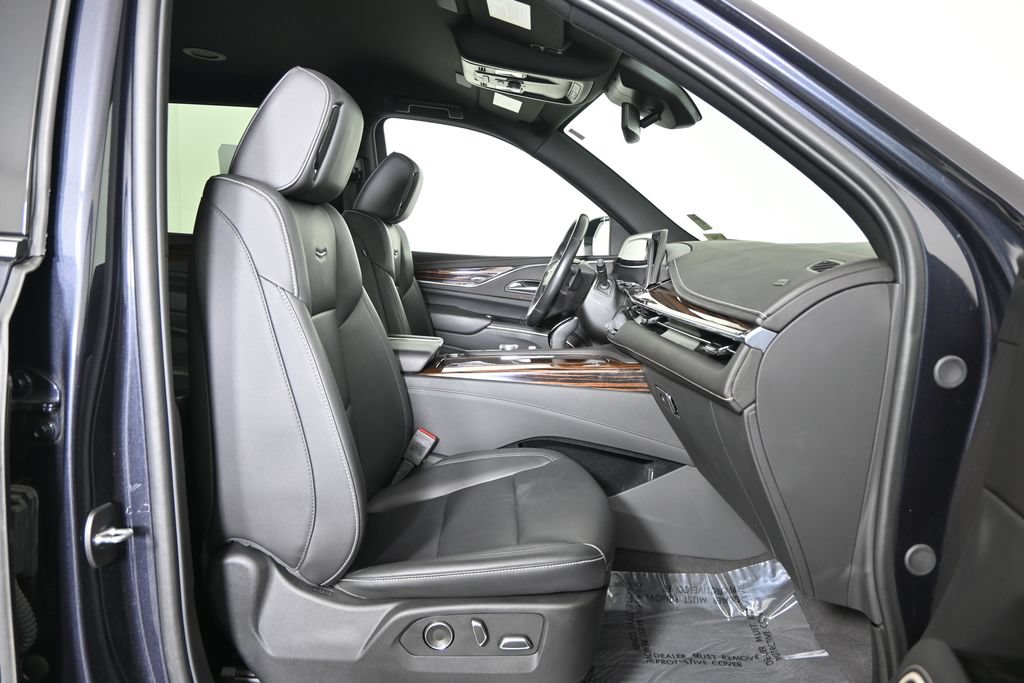 Used 2024 Cadillac Escalade ESV Luxury w/ LPO, Floor Liner Package AWD/4WD image 13