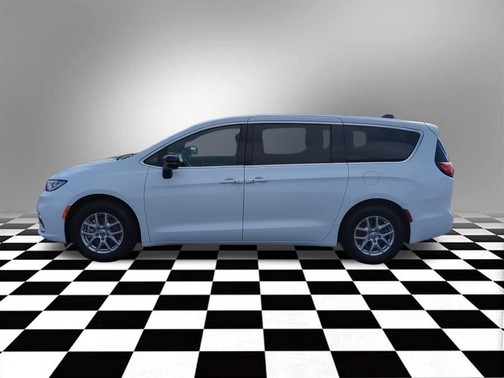 Used 2025 Chrysler Pacifica Select image 4