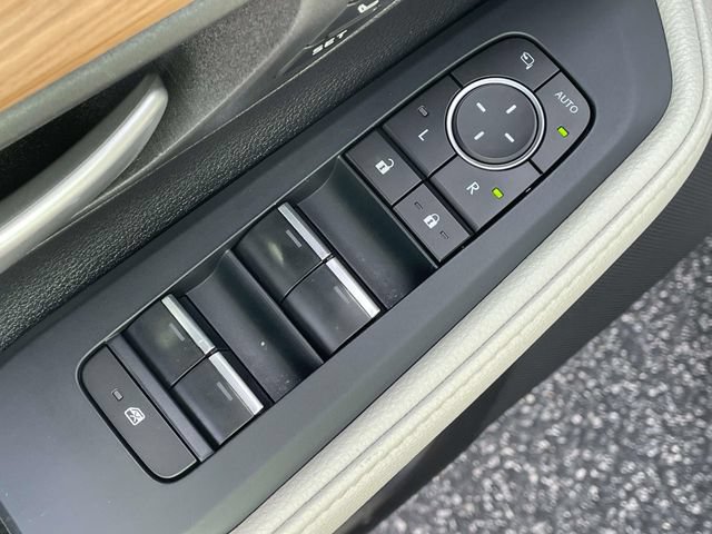 Used 2025 Toyota Grand Highlander FWD image 25