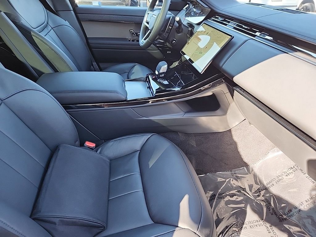 Certified 2025 Land Rover Range Rover Sport image 3