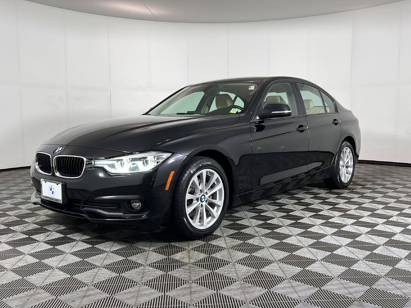 Used 2018 BMW 320i xDrive Sedan AWD/4WD image 12