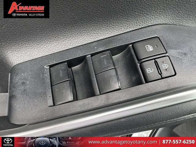 Used 2024 Toyota Highlander XLE AWD/4WD image 23