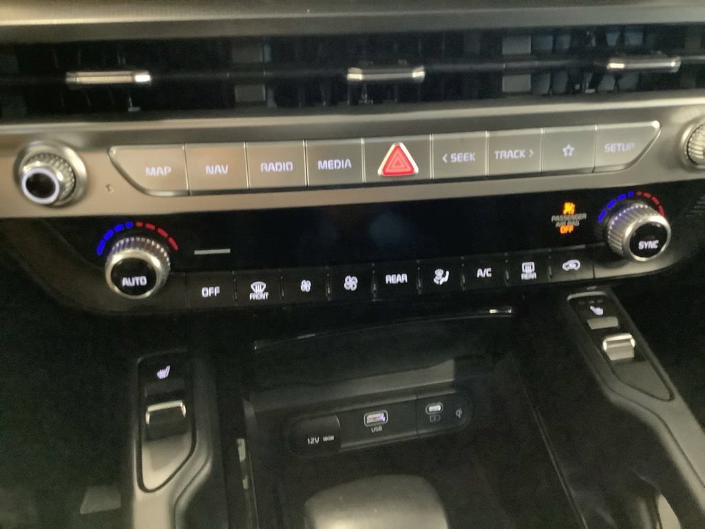 Certified 2023 Kia Telluride S w/ S Sunroof Package AWD/4WD image 31