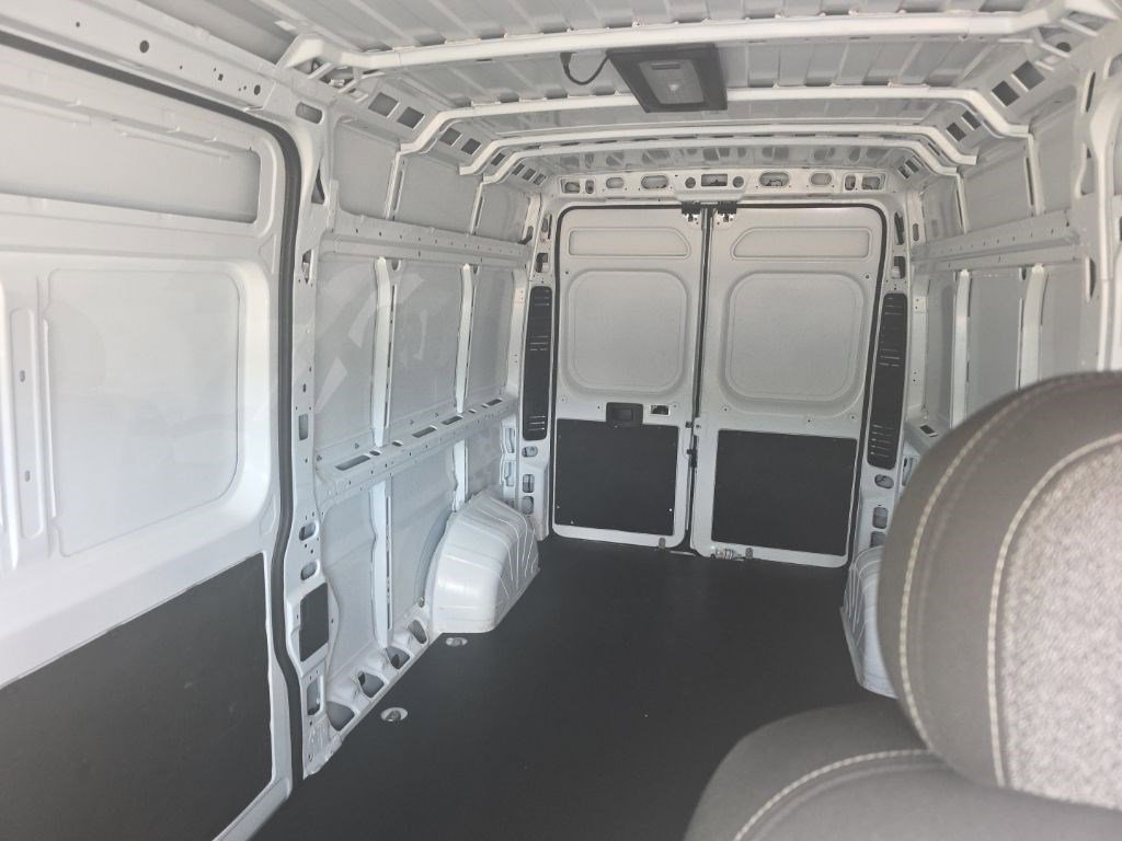 Used 2025 RAM ProMaster 2500 w/ Convenience Group image 5