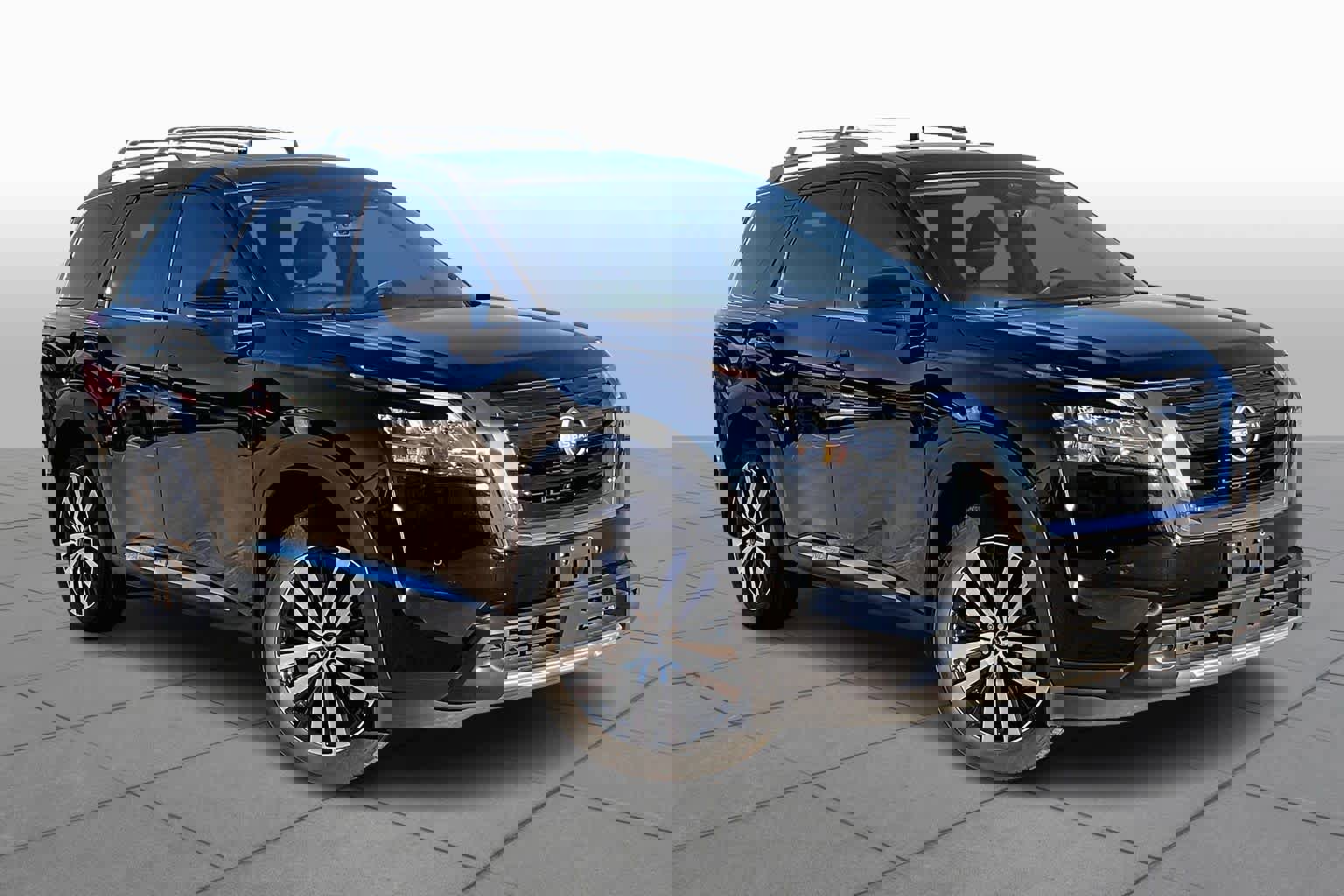 Used 2024 Nissan Pathfinder Platinum image 4