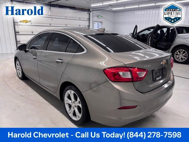 Used 2018 Chevrolet Cruze Premier FWD image 4